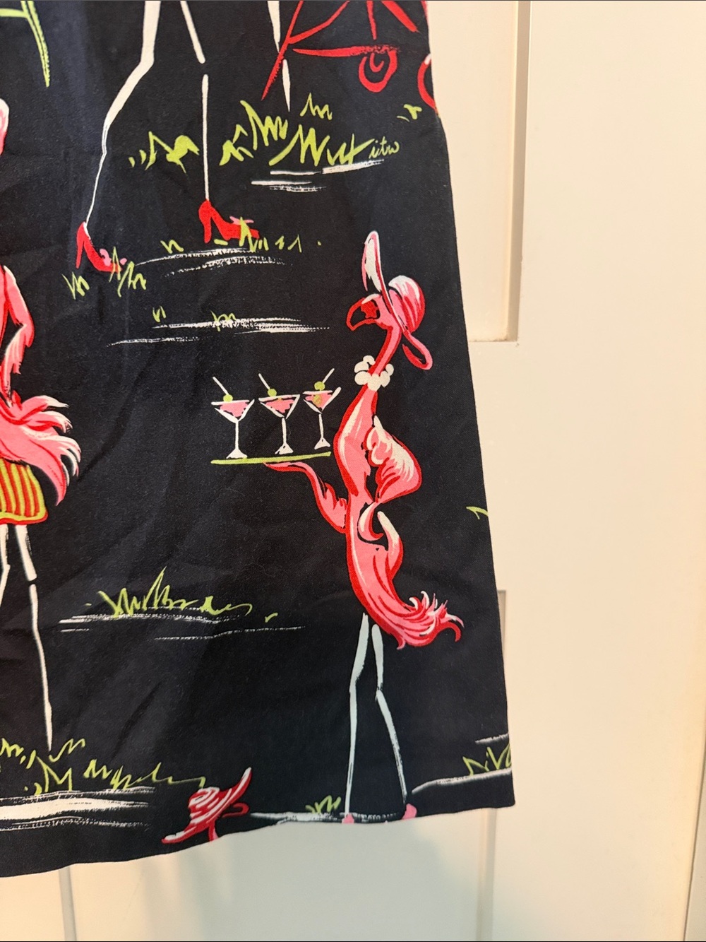 Vintage 90s Novelty Flamingo BBQ Cookout A-Line Skirt - Black with Pink Print - Picture 8 of 13